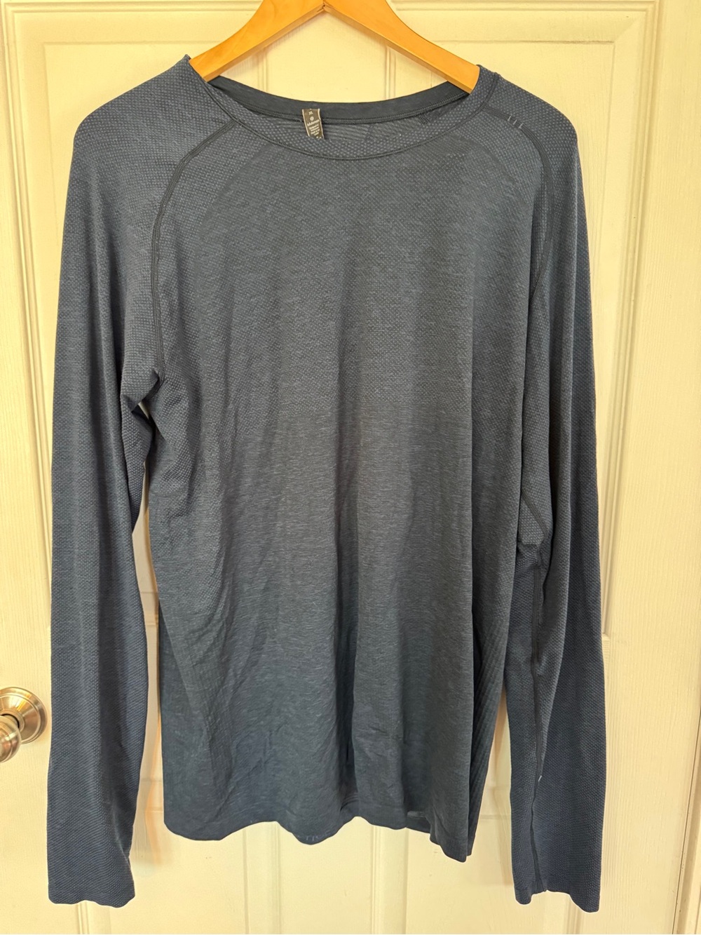 Men's Lululemon Long-Sleeve Crewneck Shirt